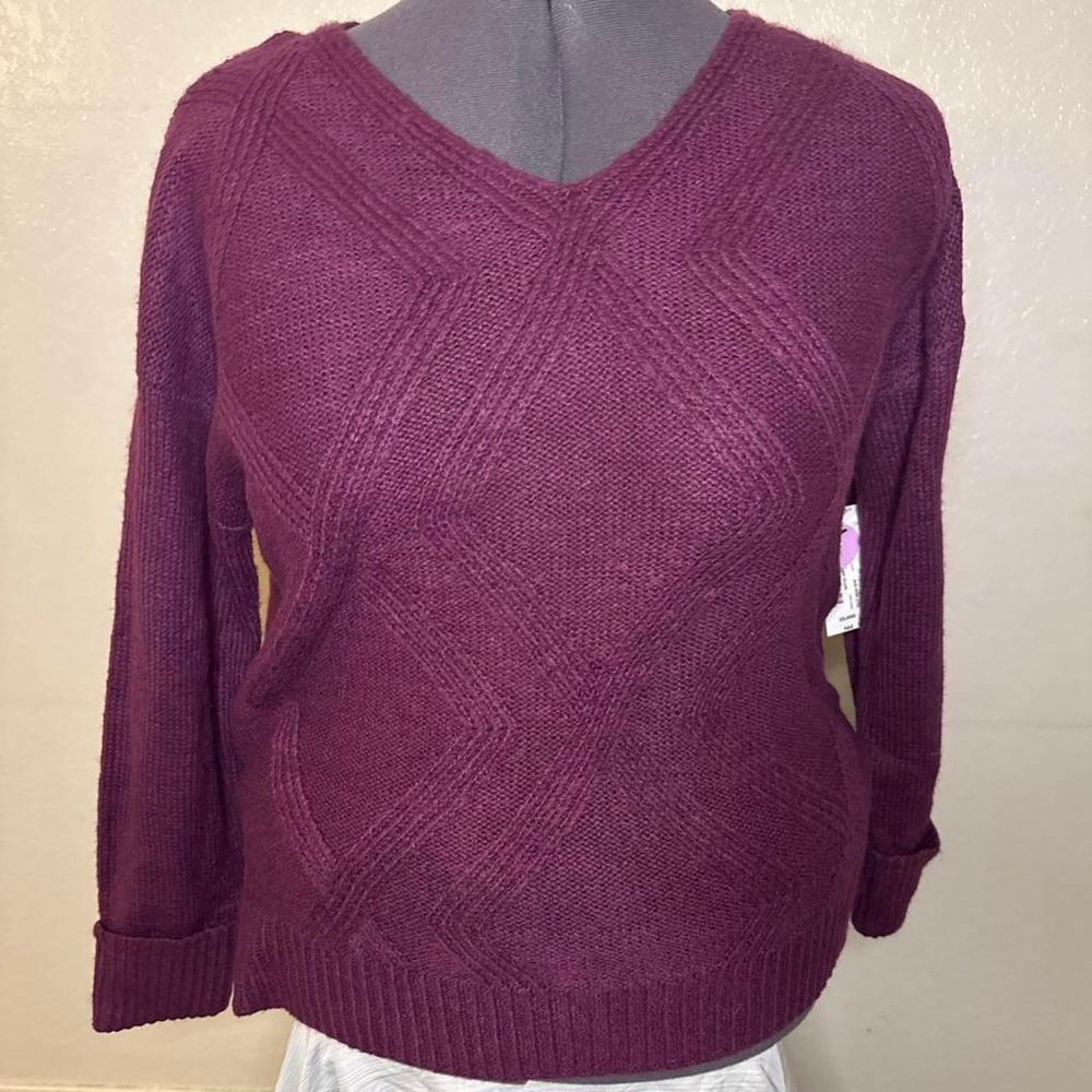 NWT Soft Burgundy/Plum V-neck sweater with diamond knit pattern